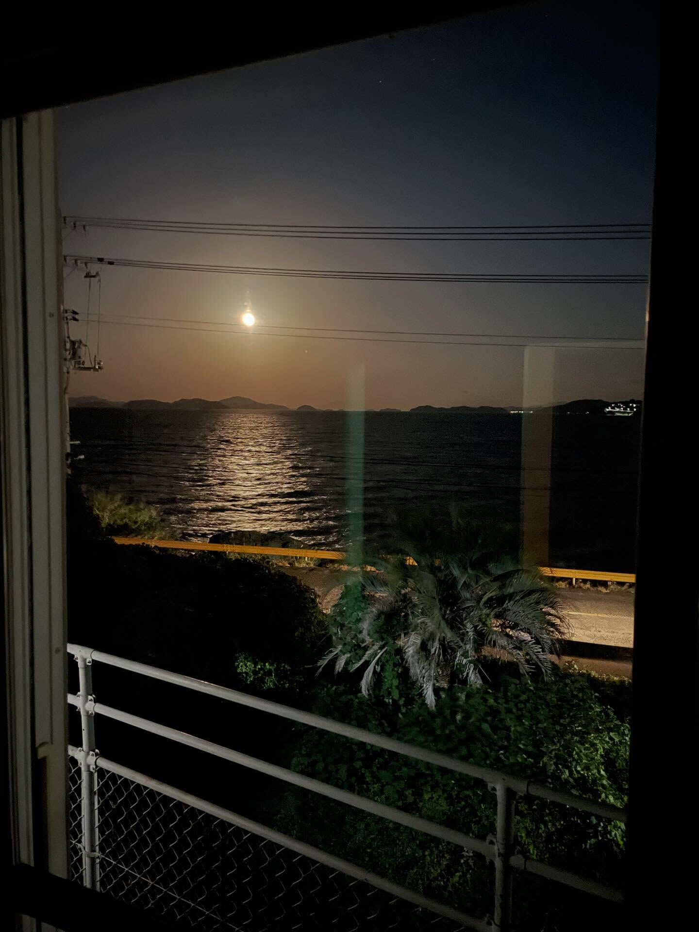 満月🌕を窓から 