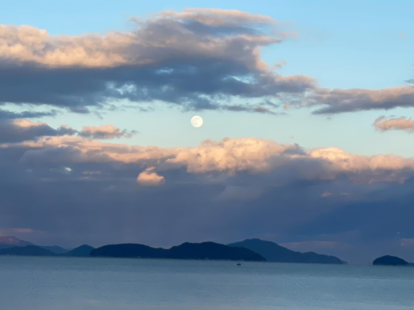 マギーズハウスから見えるお月様🌕 