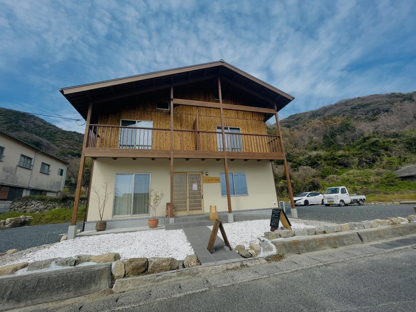 先日、周防大島町にある小さな宿「出井食堂」に行ってきました✨